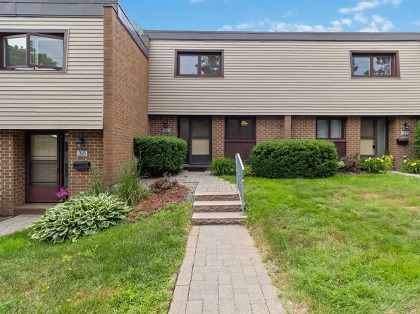 34 Forestside Cres, Halifax, NS B3M 1M4