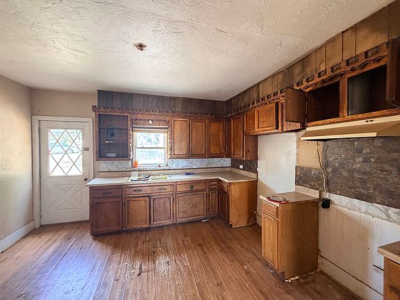 3rd image of 109 W Apache Ave