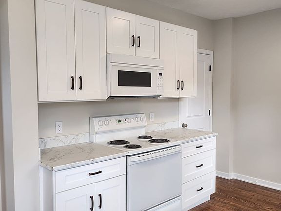4th image of 3523 Cuming St #3523