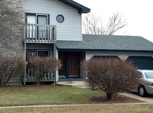 1432 W Stonehenge Dr, Sycamore, IL 60178