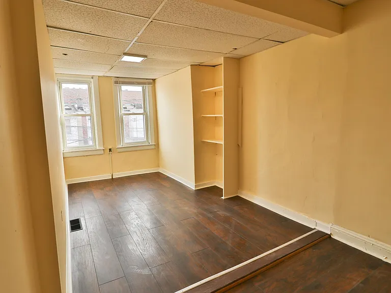 1303 James St — Photo 49