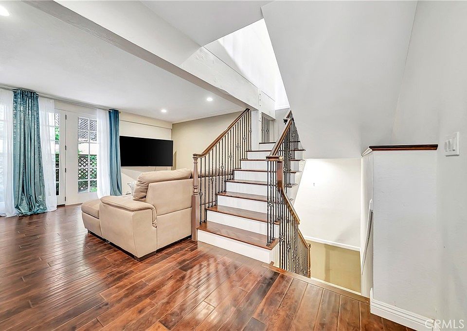 1st image of 24420 Victory Blvd APT 5