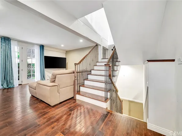 24420 Victory Blvd APT 5, Woodland Hills, CA 91367