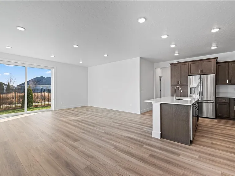 8209 W Pacific Yew St — Photo 6