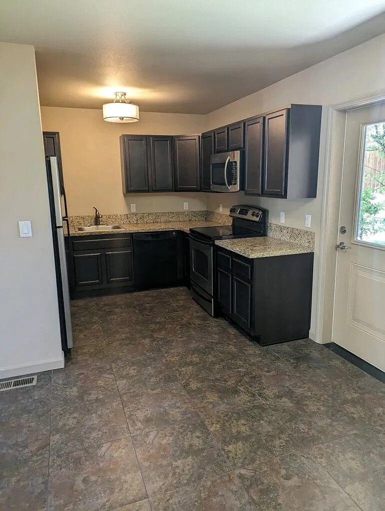 1 bed, 750 sqft, $1,240 — Photo 1