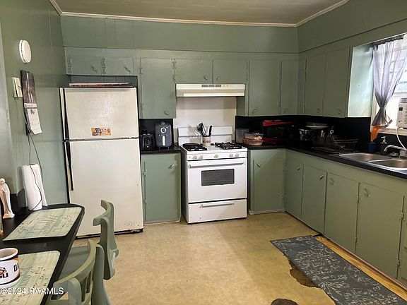 3rd image of 108 Mercedes Ave