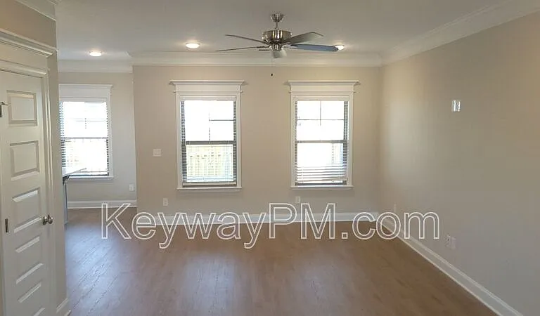 1115 Jolly Ln — Photo 3