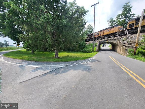 4th image of 4925 Railroad Rd