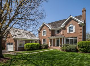 9132 Willow Gate Ln, Bethesda, MD 20817