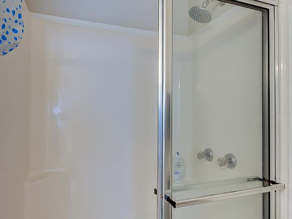 5th image of 326 Gaston Ln