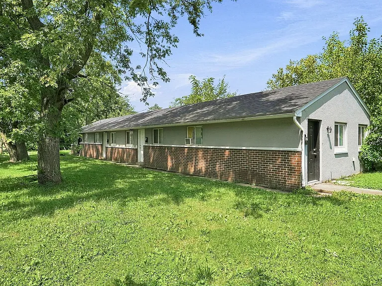 143 Stevens Ave — Photo 2