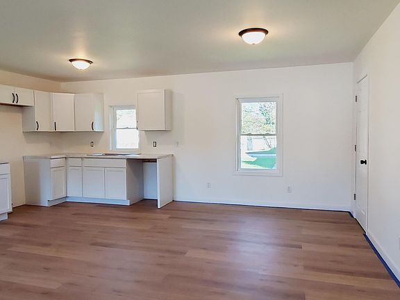 5th image of 303 N 2nd St