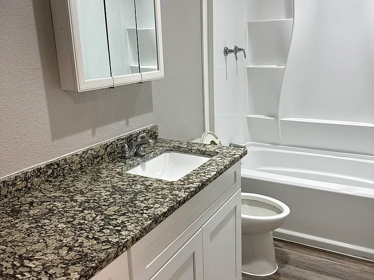 554 Park Village Dr — Photo 5