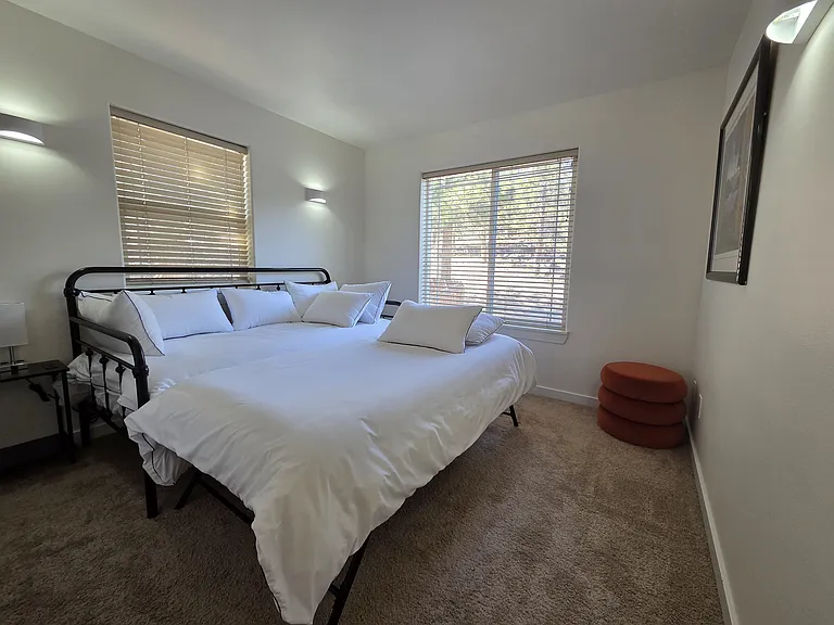 Bedroom 1 with the daybed arranged in a twin-to-king.