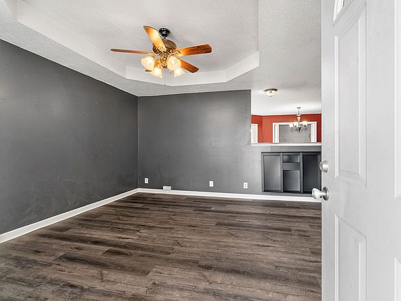 4th image of 1204 Kendall Dr