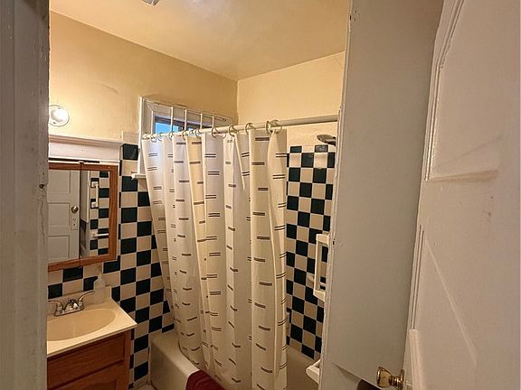 5th image of 1331 W 92nd St