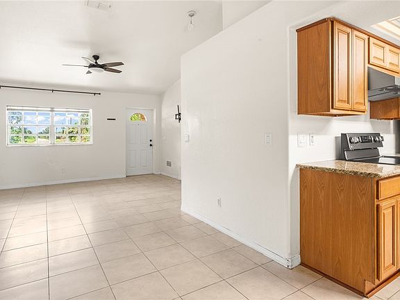 5th image of 1123 Belgrave St