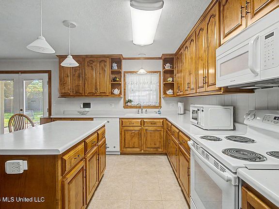 5th image of 4 Northwood Dr
