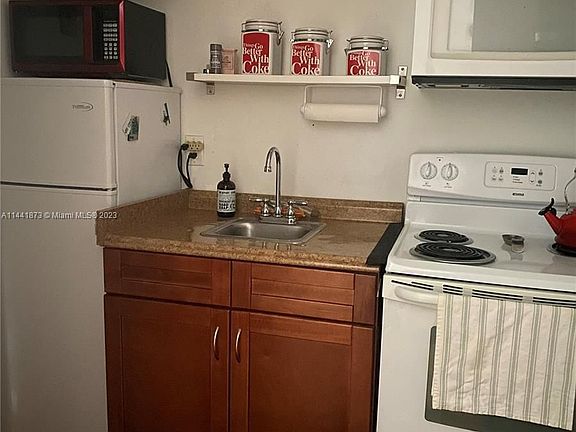 4th image of 6969 Collins Ave APT 1402