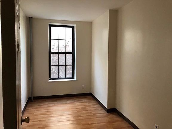 4th image of 404 Tompkins Ave APT 3R