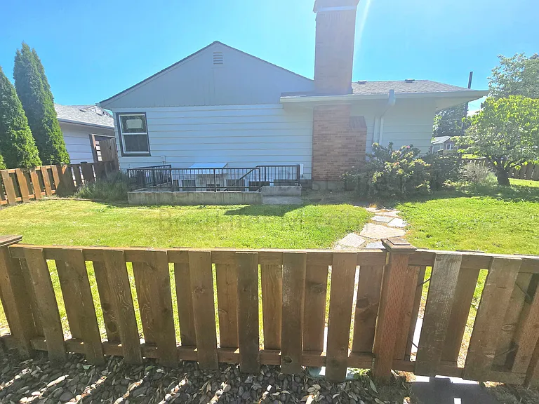 5317 NE Emerson St #B — Photo 2