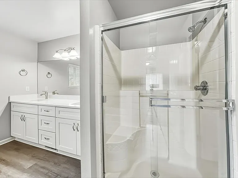 7621 Kodiak Ave NE — Photo 9