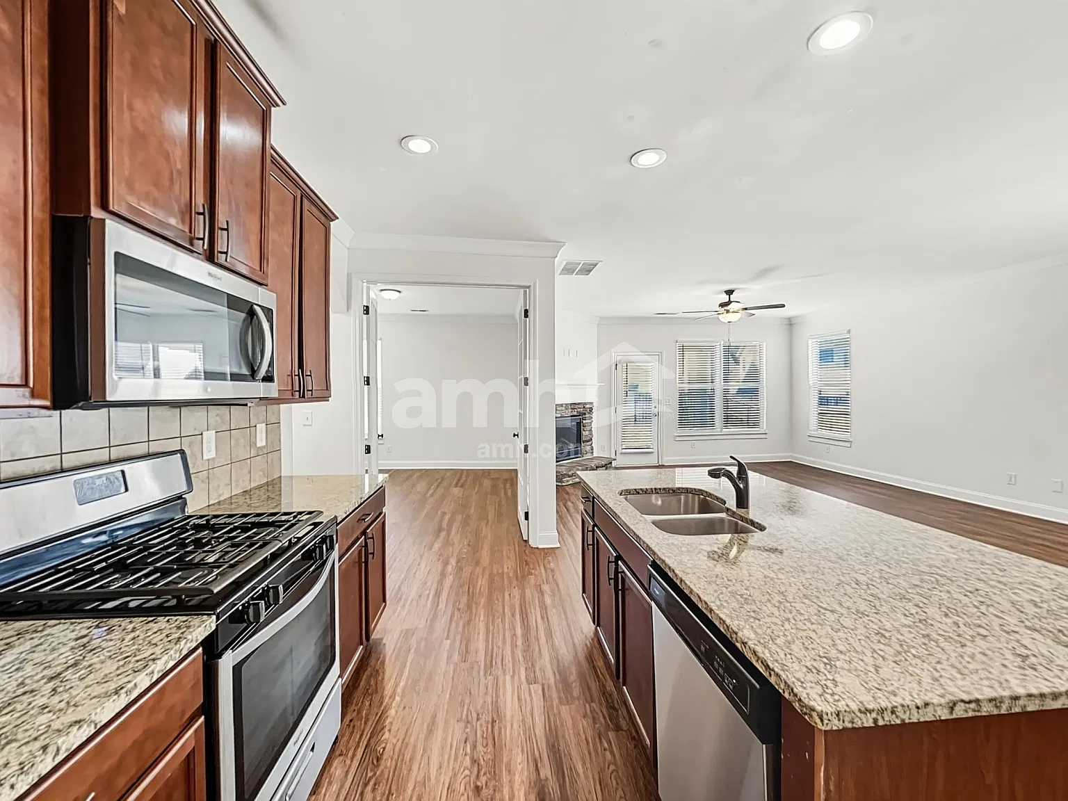 4 bed, 2.5 bath, 2688 sqft, $2,515 — Photo 3