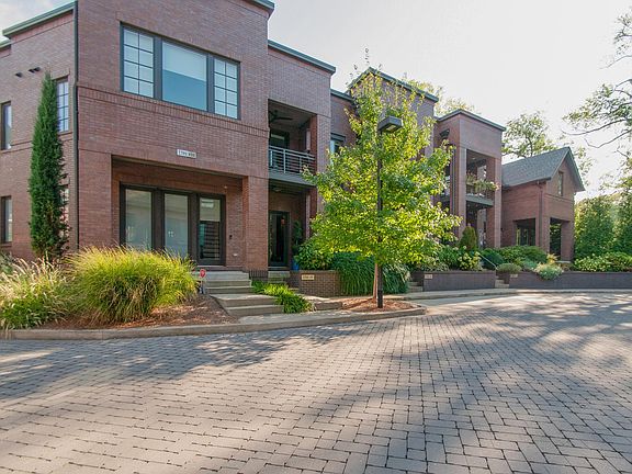 2nd image of 1701 Blair Blvd APT 9