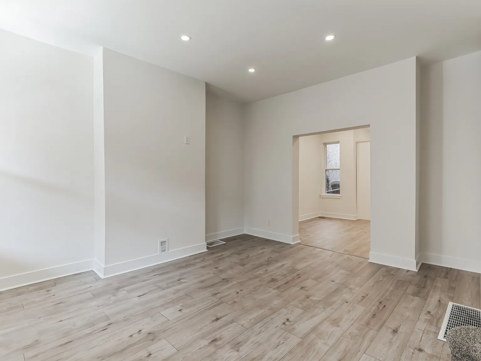 3 bed, 1400 sqft, $2,000 — Photo 3