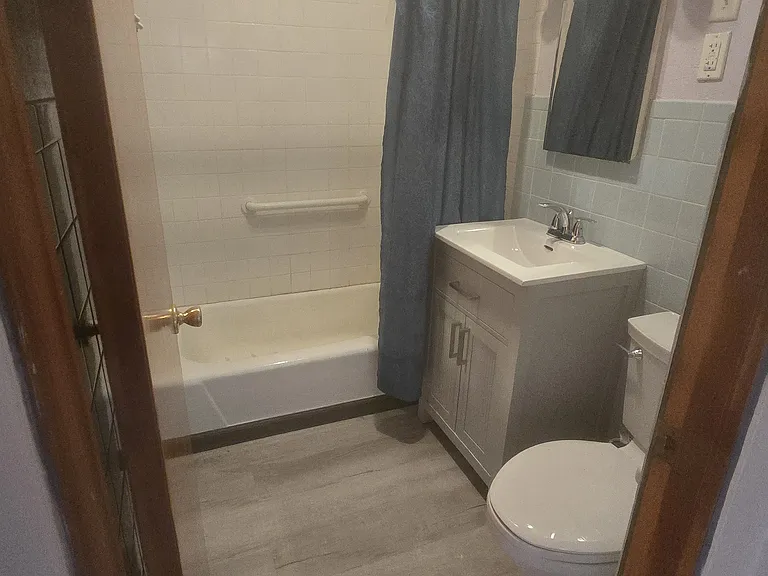 715 W Broadway St — Photo 8