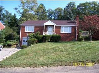 22 Sigrid Dr, Carnegie, PA 15106