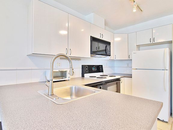 5th image of 939 Homer St #2801