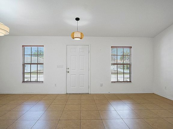 4th image of 842 SW Haas Avenue