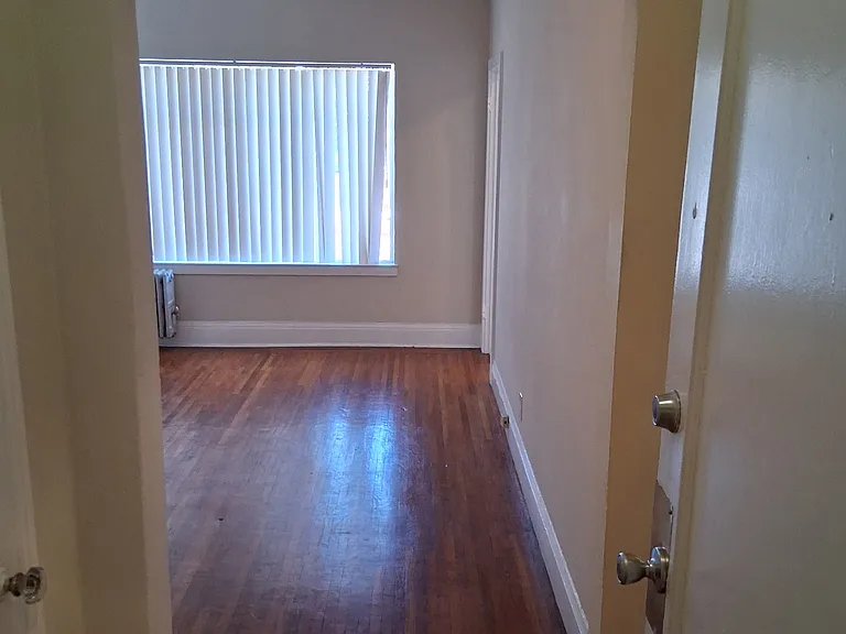 Claremont Towers Apartments — Photo 24