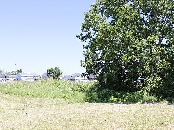 3rd image of 4740 Ray Ave