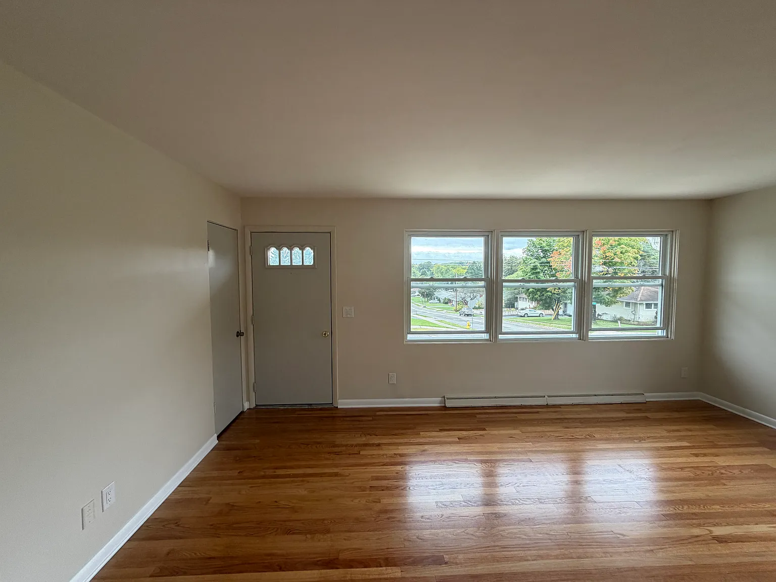 3 bed, 1232 sqft, $2,300 — Photo 3