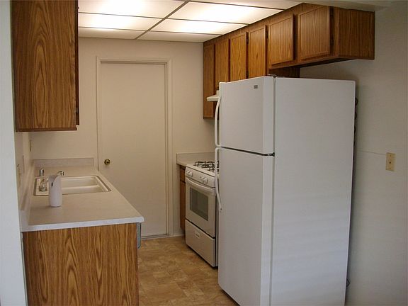 4th image of 1833 W Oakland Ave