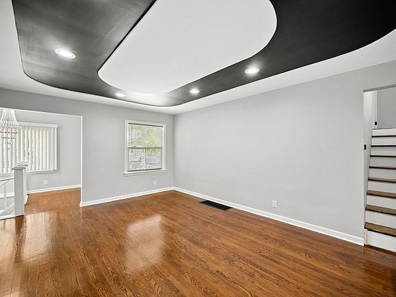 3rd image of 658 Greenbay Ave
