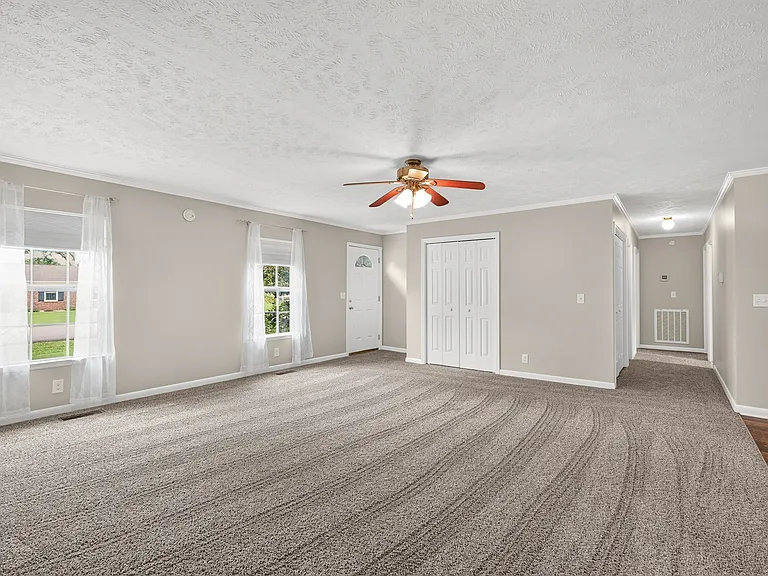 2504 Angelyn Dr — Photo 9
