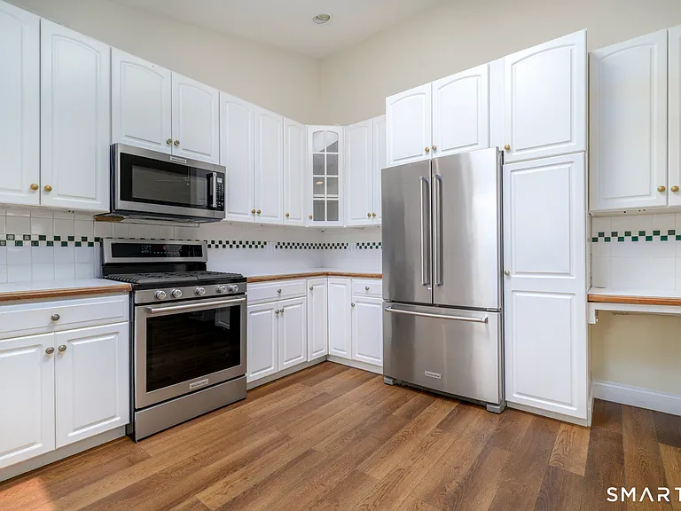 18 Elm Tree Pl #1 — Photo 8