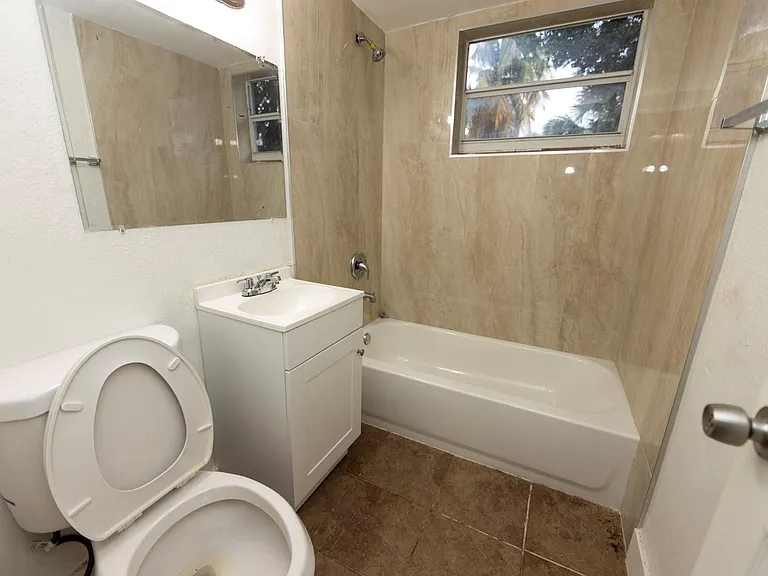 205 NW 33rd Ave — Photo 12