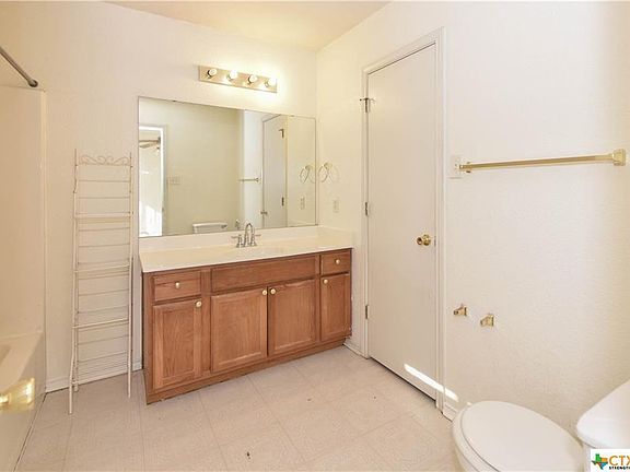 5th image of 3402 Woodlake Dr