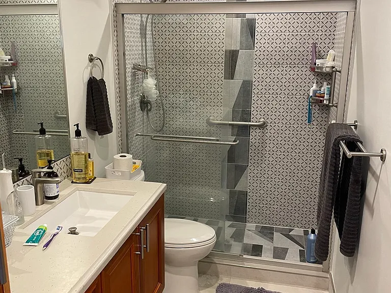 1400 NE 18th St #4 — Photo 5