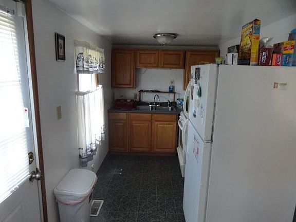 3rd image of 926 S 2nd St
