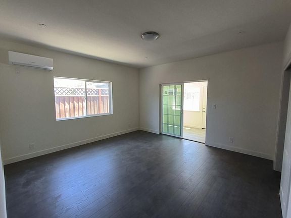 3rd image of 2470 Woodland Ave