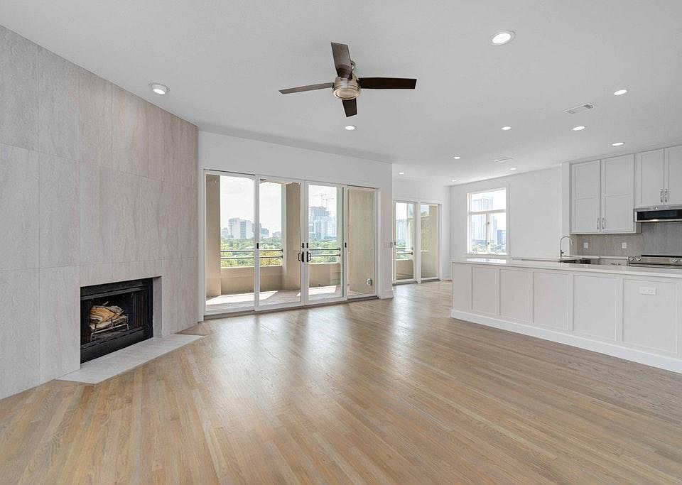 Living room/dining room/kitchen