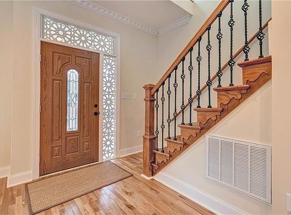 4th image of 2909 Barton Ave