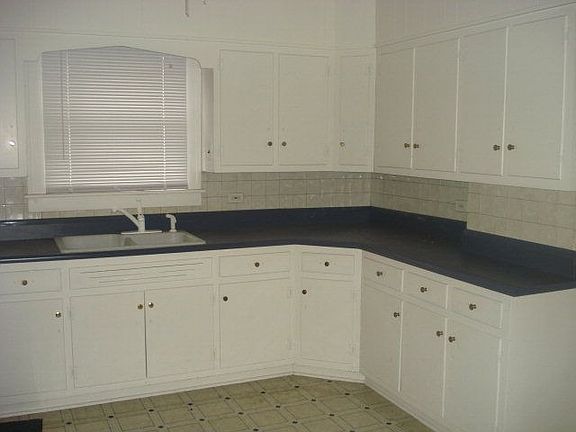 3rd image of 621 E 2nd St