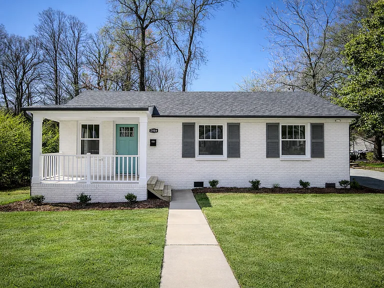 2939 Dogwood Ave — Photo 1