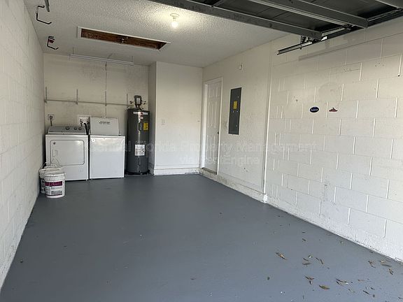 4th image of 13652 Glasser Ave